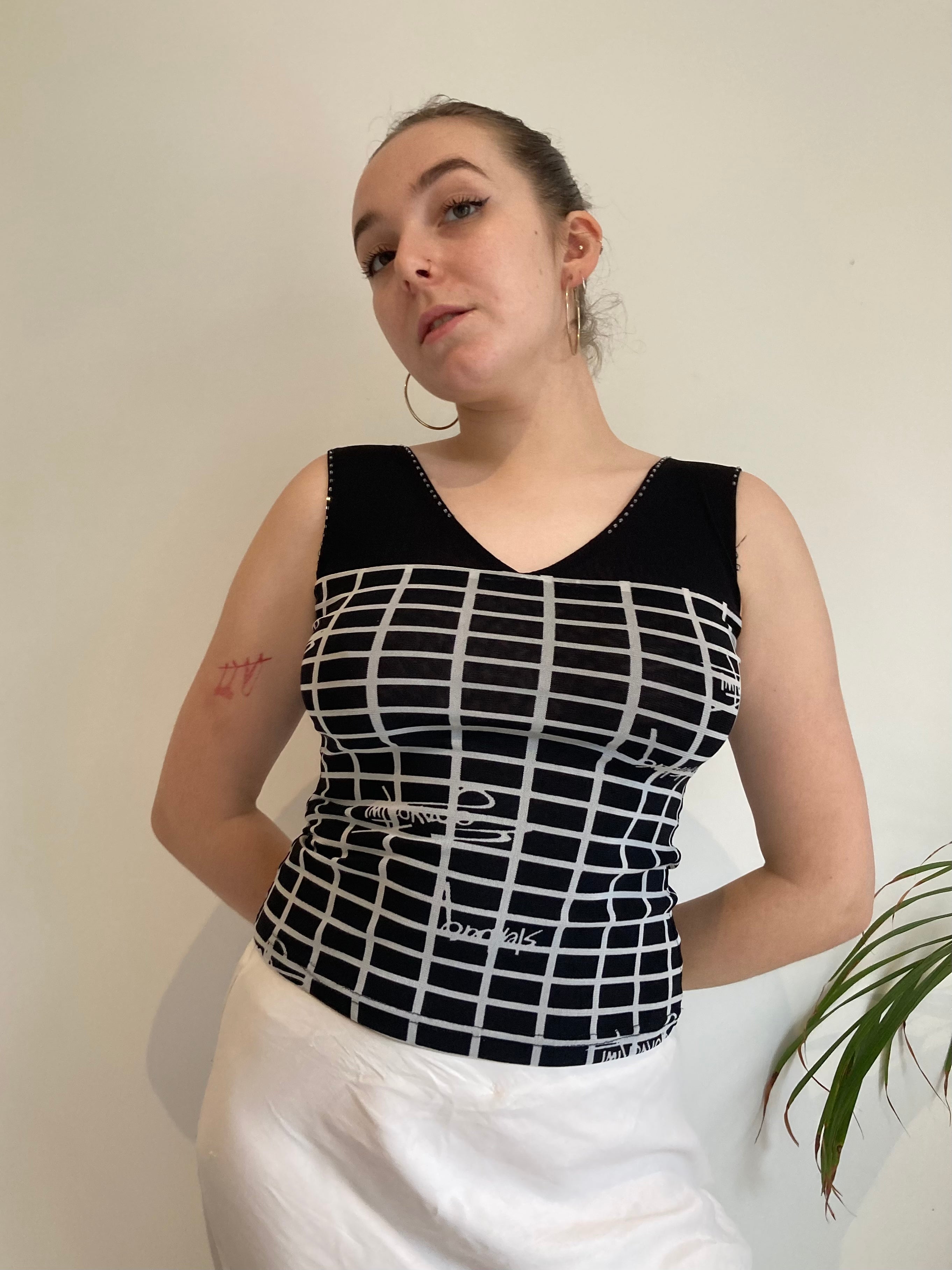 Vintage black and white vneck top y2k