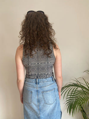 black and white zigzag patterned sleeveless y2k top